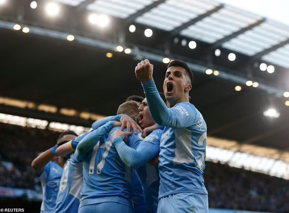 Kết quả này giúp Man City giành chiến thắng đậm 4-1 trước đội bóng láng giềng. (Nguồn: Reuters)