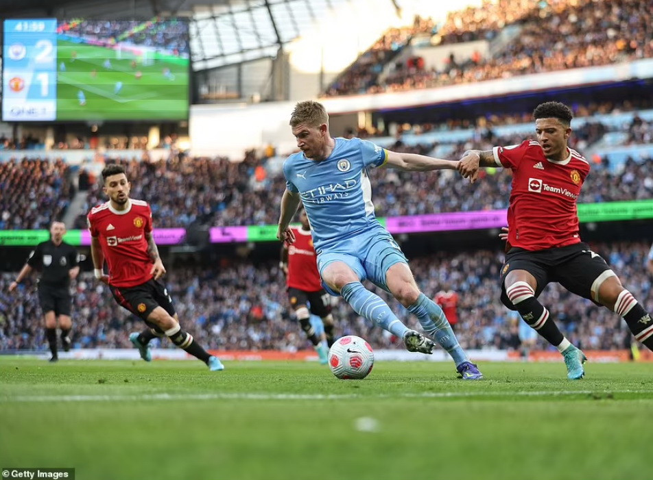 ...và tạo ra nhiều pha bóng nguy hiểm về phía khung thành David de Gea. (Nguồn: Getty Images)