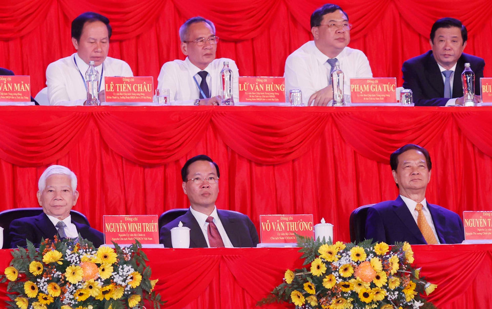 Chủ tịch nước Võ Văn Thưởng và các vị lãnh đạo, nguyên lãnh đạo Đảng, Nhà nước dự Lễ kỷ niệm. (Ảnh: Thống Nhất/TTXVN)