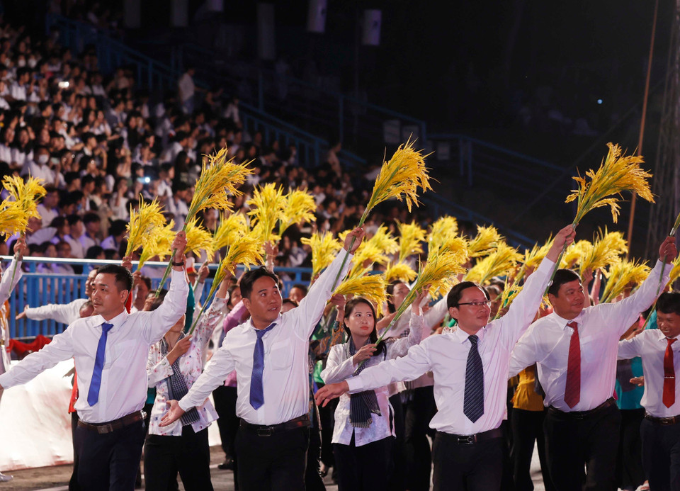 Màn diễu hành tại lễ kỷ niệm. (Ảnh: Thống Nhất/TTXVN)