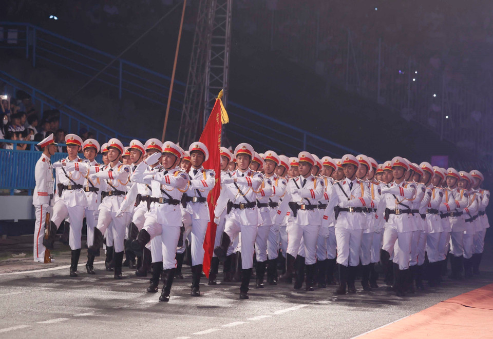 Màn diễu binh tại lễ kỷ niệm. (Ảnh: Thống Nhất/TTXVN)