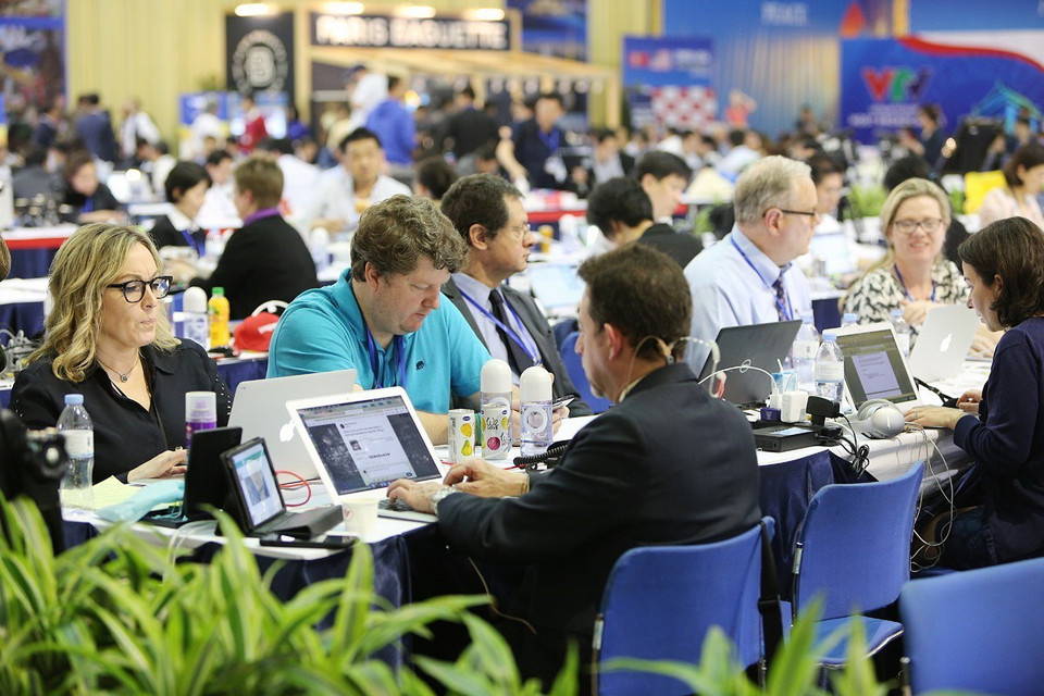 Gần 3.000 phóng viên của hơn 200 hãng thông tấn, báo chí quốc tế của gần 40 quốc gia, vùng lãnh thổ tham gia đưa tin về hội nghị và các hoạt động liên quan. (Ảnh Dương Giang/TTXVN)