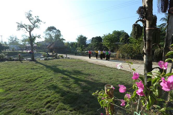 Khuôn viên của khu homestay Mường Then. (Ảnh: Tuấn Anh/TTXVN)