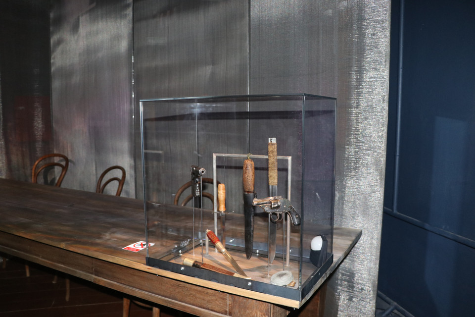 Pháo đài Petropavlovskaya là nơi trưng bày nhiều dụng cụ tra tấn hãi hùng thời trung cổ, khiến tù nhân đau đớn, sống không bằng chết. (Ảnh: Hùng Võ/Vietnam+)