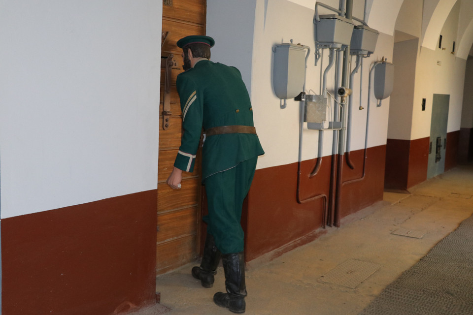 Giám sát tù nhân ở nhà tù. (Ảnh: Hùng Võ/Vietnam+)