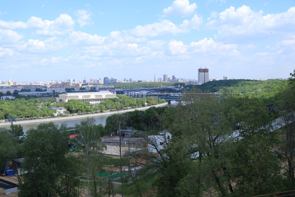 Đồi Chim sẻ nằm bên bờ phải của sông Moskva, ở phía Tây Nam Thủ đô nước Nga, cách Quảng trường Đỏ vài km đường chim bay. (Ảnh: Hùng Võ/Vietnam+)