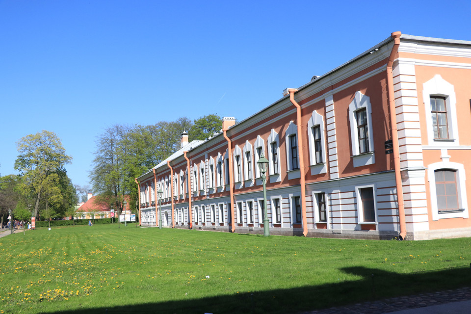 Trong khuôn viên pháo đài có các phòng trưng bày của Bảo tàng Lịch sử Saint Petersburg. (Ảnh: Hùng Võ/Vietnam+)