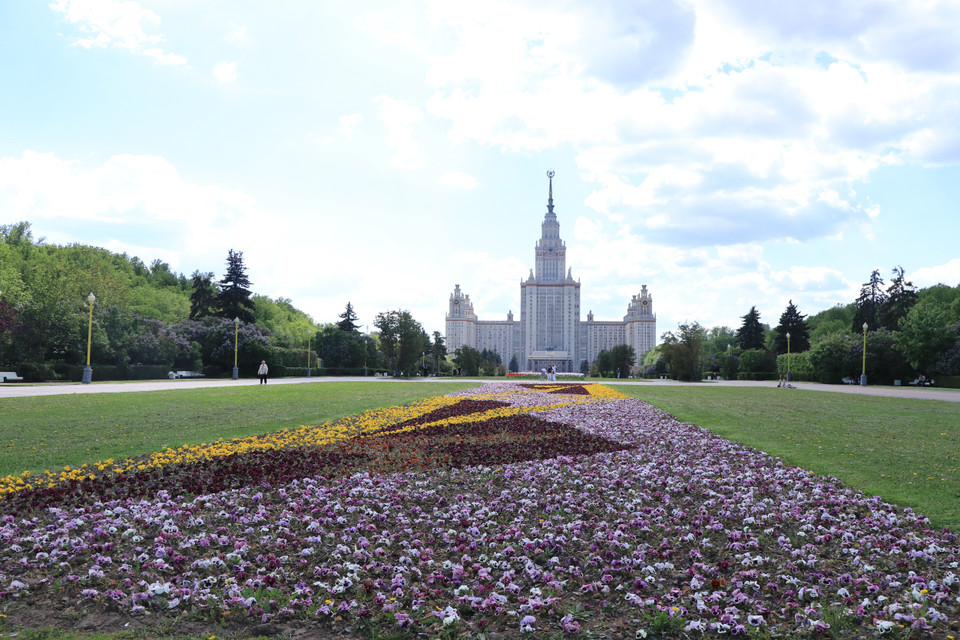 Đại học Lomonosov trên đỉnh Đồi Chim sẻ. (Ảnh: Hùng Võ/Vietnam+)