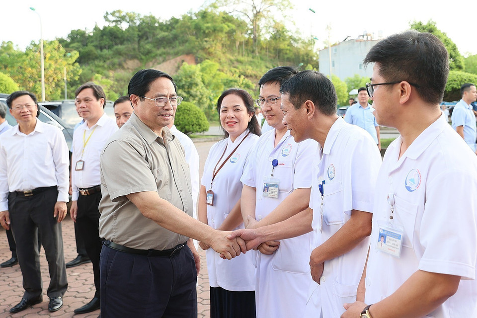 Đội ngũ y bác sỹ được bổ sung đầy đủ, giỏi chuyên môn, giàu trách nhiệm, làm chủ các kỹ thuật mới, đặc biệt là kỹ thuật cao.(Ảnh: Dương Giang/TTXVN)