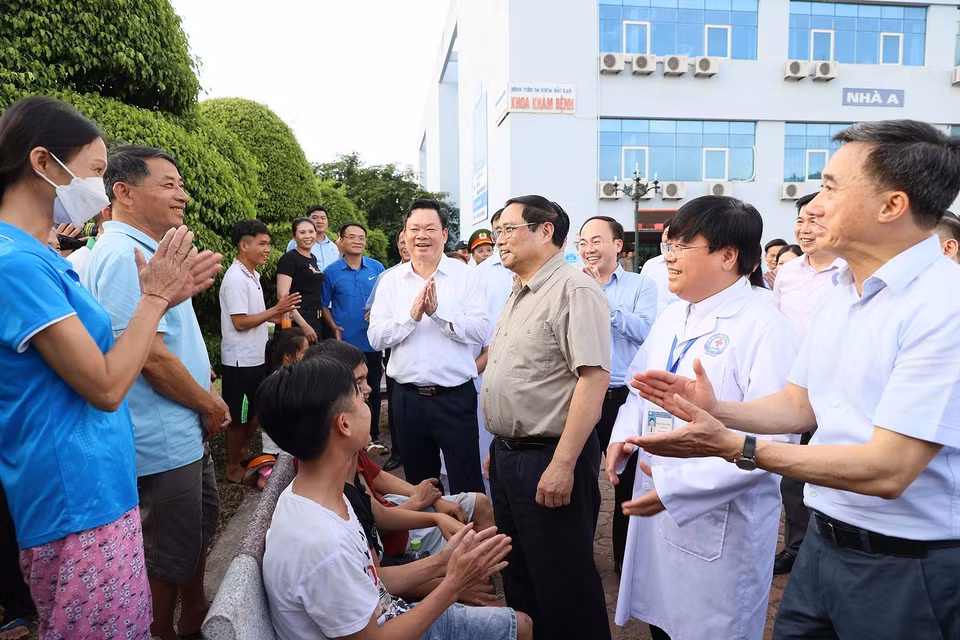 Thủ tướng đề nghị tỉnh và ngành y tế Bắc Kạn tiếp tục củng cố hệ thống bảo vệ, chăm sóc sức khỏe nhân dân. (Ảnh: Dương Giang/TTXVN)