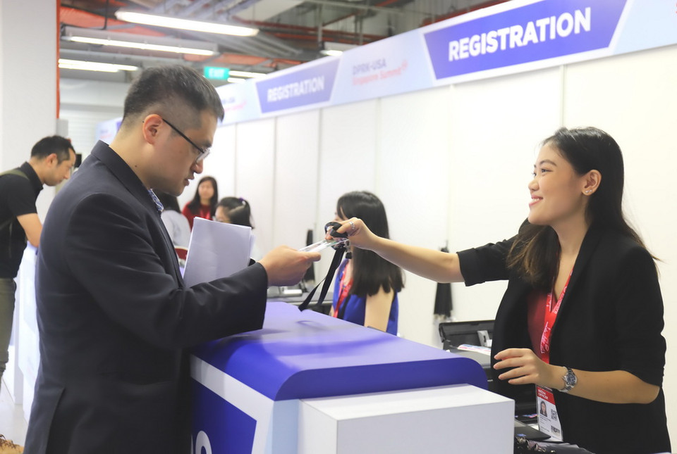 Theo thông báo, khoảng 3.000 phóng viên các nước và vùng lãnh thổ trên thế giới đã đến Singapore để tác nghiệp và đưa tin về sự kiện lịch sử này. (Ảnh: Xuân Vịnh/Vietnam+)