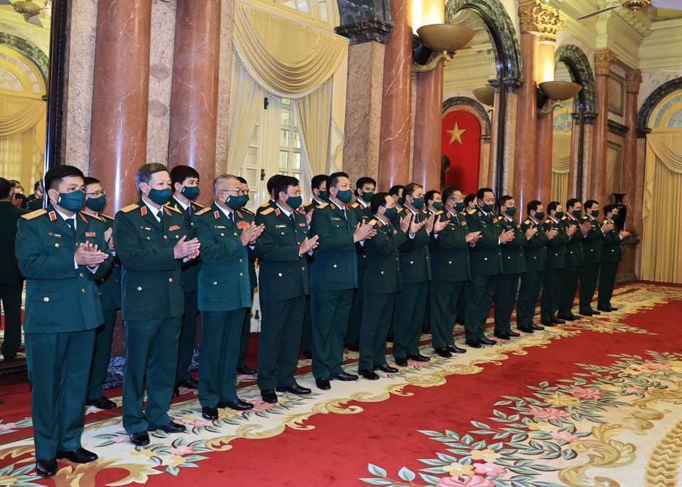 Các đại biểu tham dự buổi lễ trao quyết định thăng quân hàm cho Bộ trưởng Bộ Quốc phòng Phan Văn Giang và Thứ trưởng Bộ Quốc phòng Vũ Hải Sản. (Ảnh: Thống Nhất/TTXVN)