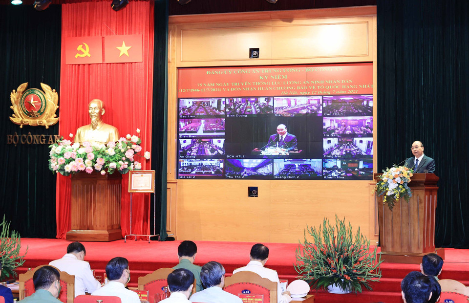 Chủ tịch nước Nguyễn Xuân Phúc phát biểu tại lễ kỷ niệm ngày truyền thống của lực lượng An ninh nhân dân. (Ảnh: Thống Nhất/TTXVN)