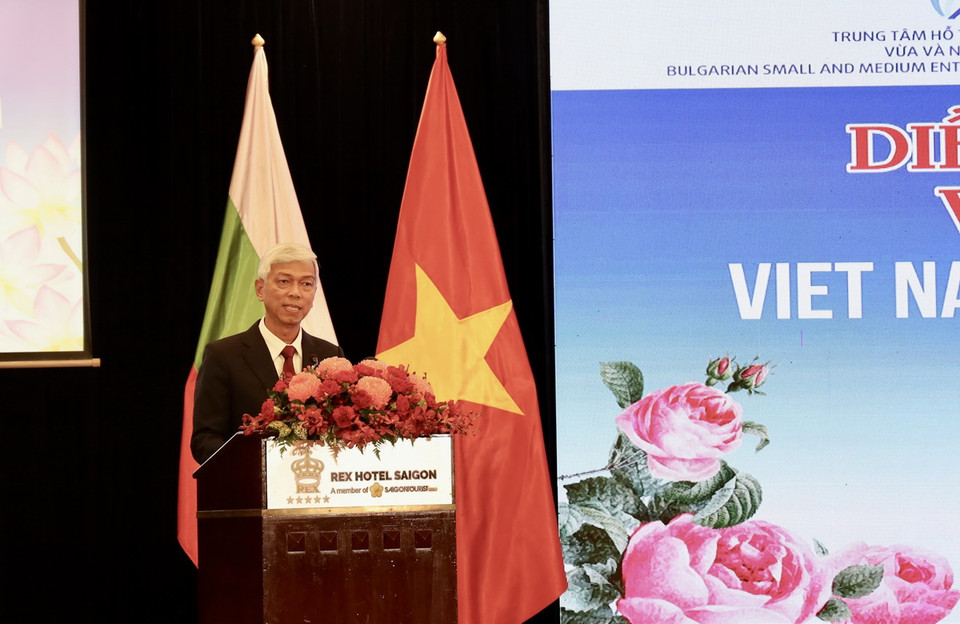 Ông Võ Văn Hoan, Phó Chủ tịch Ủy ban Nhân dân Thành phố Hồ Chí Minh phát biểu tại diễn đàn. (Ảnh: Xuân Anh/TTXVN)