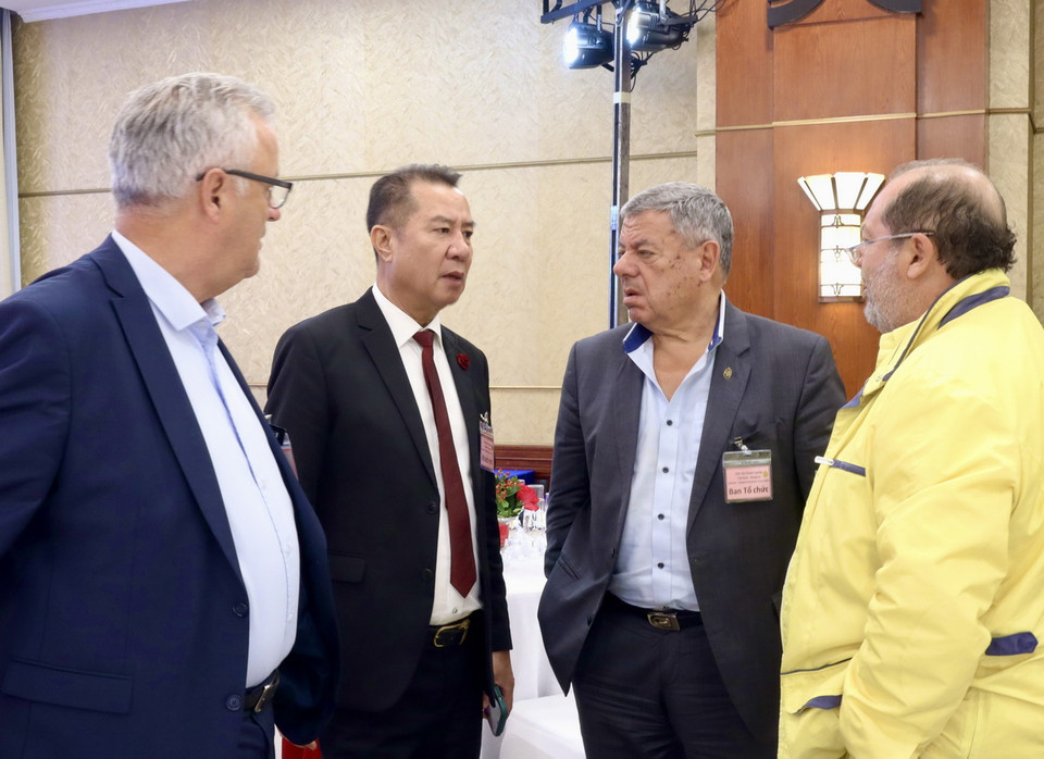 Đại biểu trao đổi bên lề Diễn đàn Doanh nghiệp Việt Nam-Bulgaria. (Ảnh: Xuân Anh/TTXVN)