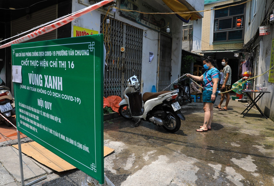 Tại một số điểm an toàn "Vùng xanh" ở phường Văn Chương, người dân đã có thể sinh hoạt bình thường. (Ảnh: Thành Đạt/TTXVN)