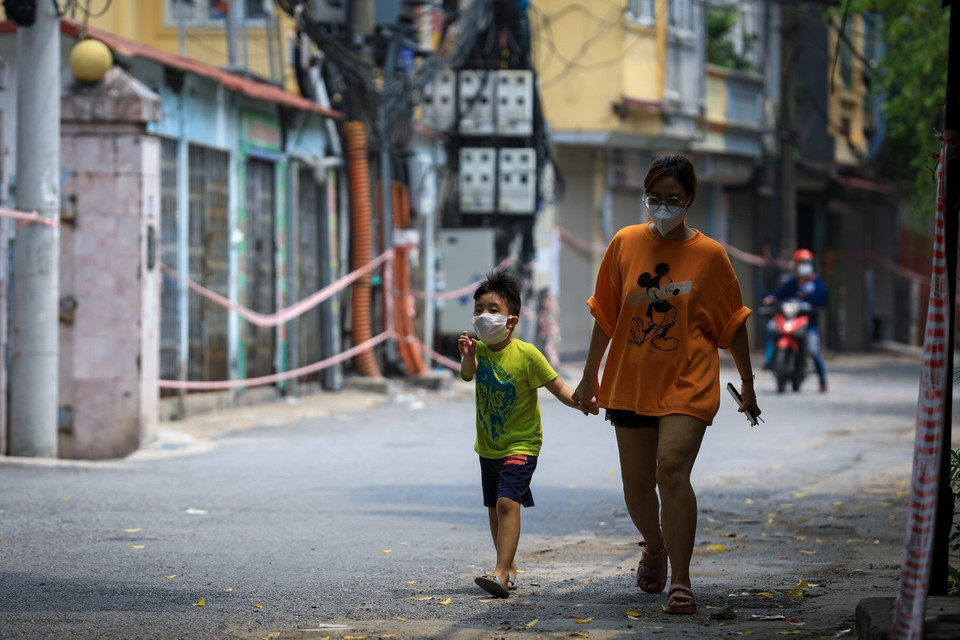Cuộc sống người dân phường Văn Chương đã dần ổn định trở lại sau gần 1 tháng cách ly y tế. (Ảnh: Thành Đạt/TTXVN)