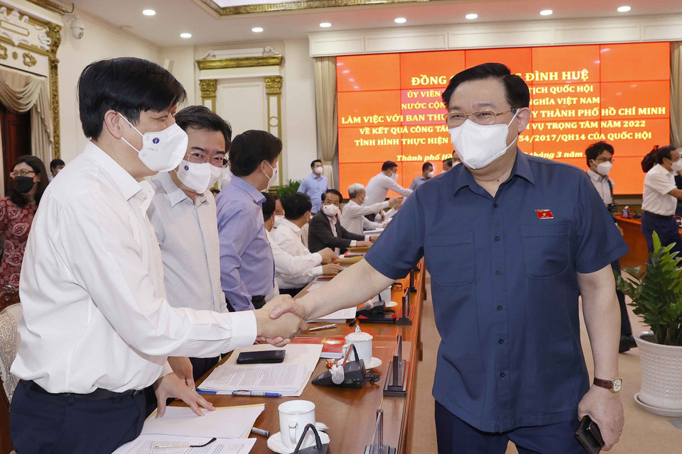 Chủ tịch Quốc hội Vương Đình Huệ với các đại biểu. (Ảnh: Doãn Tấn/TTXVN)