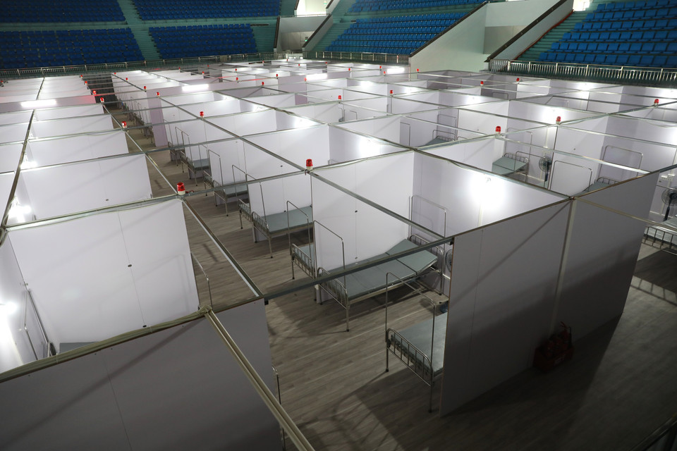 Bên trong bệnh viện dã chiến 620 giường đã cơ bản được lắp đặt xong. (Ảnh: Danh Lam/TTXVN)