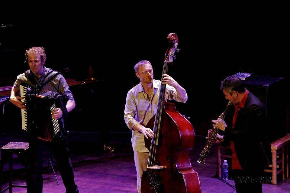 Buổi hòa nhạc jazz do nhóm Tricycle đến từ Vương quốc Bỉ biểu diễn, nhân kỷ niệm 40 năm quan hệ ngoại giao Bỉ-Việt Nam, tối 18/3/2013, tại Nhà hát lớn Thành phố Hồ Chí Minh. (Ảnh: Thế Anh/TTXVN)