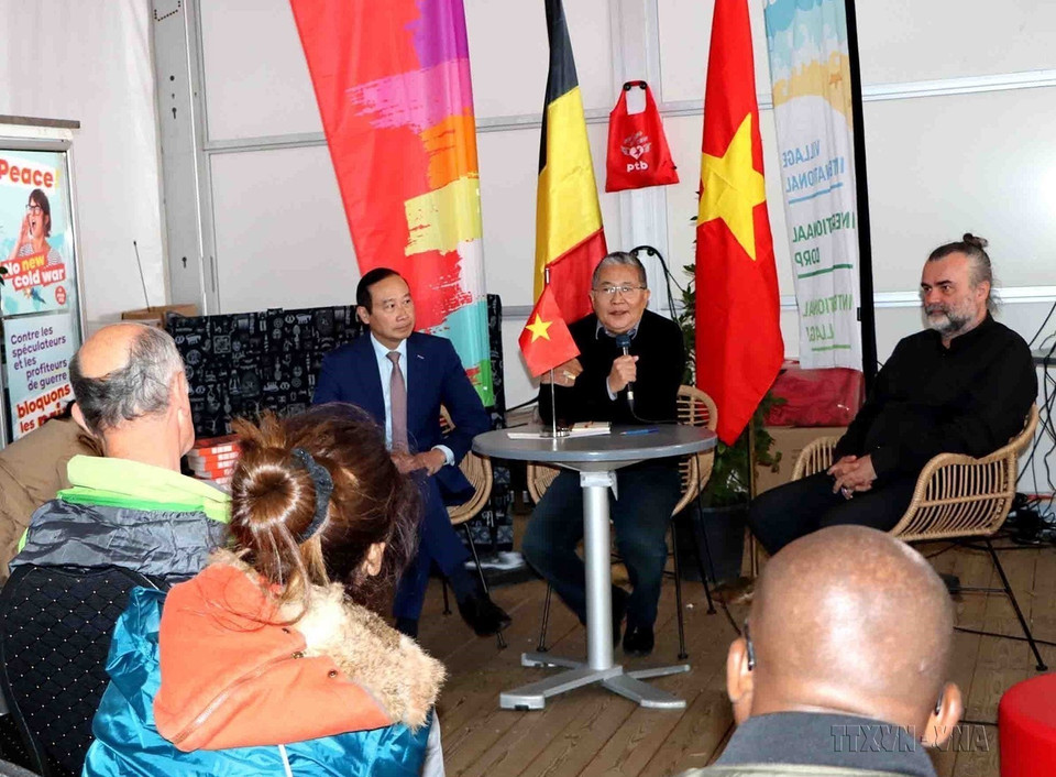 Tọa đàm giới thiệu di sản của Chủ tịch Hồ Chí Minh tại Lễ hội Manifesta (Đoàn kết) - một hoạt động chính trị-xã hội thường niên do Đảng Lao động Bỉ (PTB) tổ chức trong 2 ngày 17-18/9/2022 tại thành phố biển Ostende. (Ảnh: Hương Giang/TTXVN)