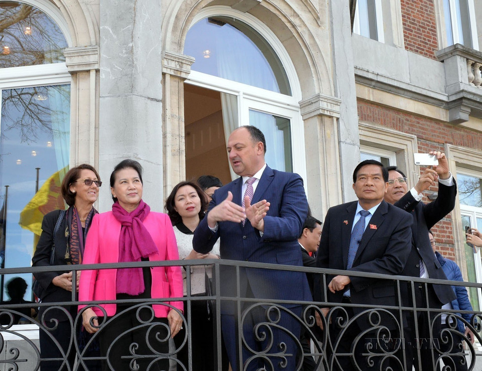 Trong chương trình thăm và làm việc tại Nghị viện châu Âu, sáng 5/4/2019, Chủ tịch Quốc hội Nguyễn Thị Kim Ngân gặp Bộ trưởng kiêm Chủ tịch vùng Wallonie, ông Willy Borsus trong chuyến thăm chính thức Vương quốc Bỉ. (Ảnh: Trọng Đức/TTXVN)