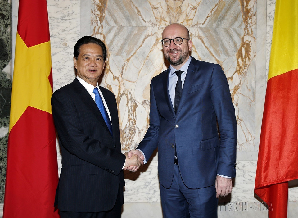 Thủ tướng Bỉ Charles Michel đón và hội đàm với Thủ tướng Nguyễn Tấn Dũng thăm chính thức Vương quốc Bỉ (Brussels, 2/12/2015). (Ảnh: Đức Tám/TTXVN)