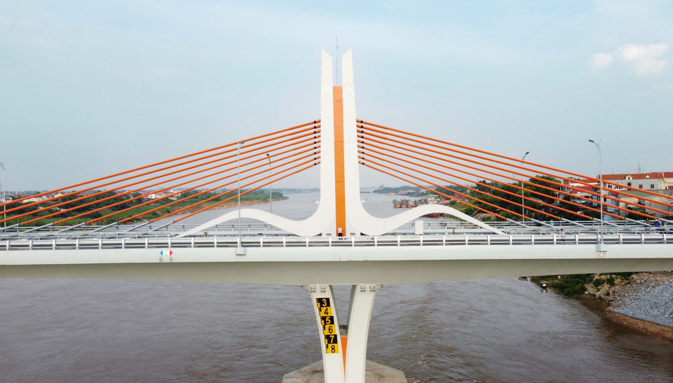 Cầu Vĩnh Phú được xây dựng theo công nghệ dây văng đúc hẫng cân bằng, hiện đại và phức tạp nhất hiện nay. (Ảnh: Hoàng Hùng/TTXVN)
