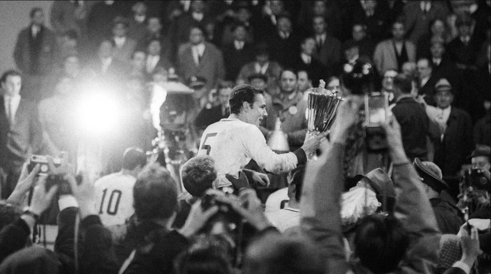Năm 1967, Franz Beckenbauer giành chức vô địch UEFA Cup Winner’s cùng Bayern Munich. (Nguồn: FcBayern)