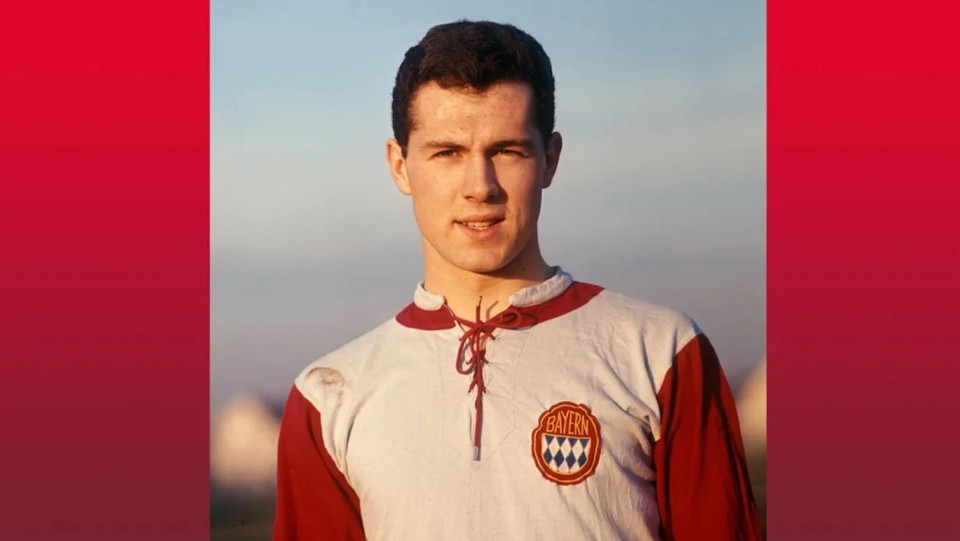 Mùa Hè 1964, Franz Beckenbauer chơi cho đội 1 của Bayern Munich và bắt đầu hành trình huyền thoại bằng trận thăng hạng gặp St Pauli vào ngày 6/6/1964. (Nguồn: FcBayern)