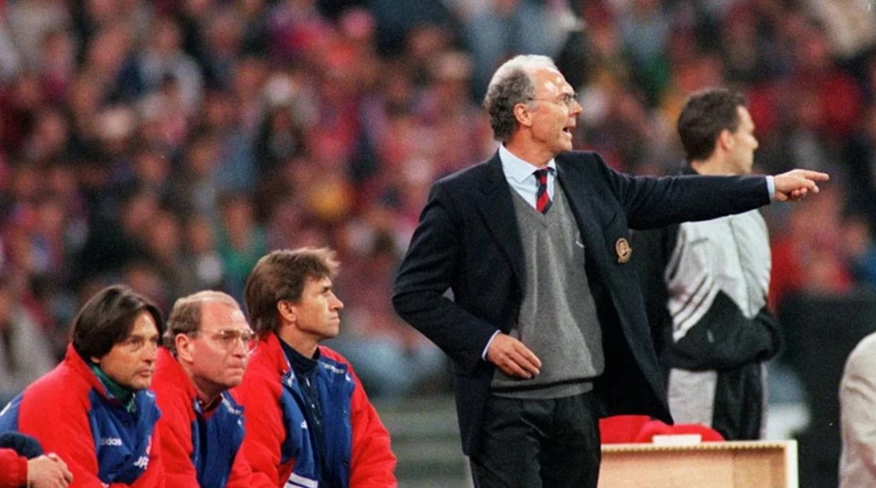 Franz Beckenbauer sau đó trở thành HLV Bayern Munich và cùng đội bóng này vô địch Bundesliga 1993-94 và vô địch UEFA Cup 1995-96. (Nguồn: FcBayern)