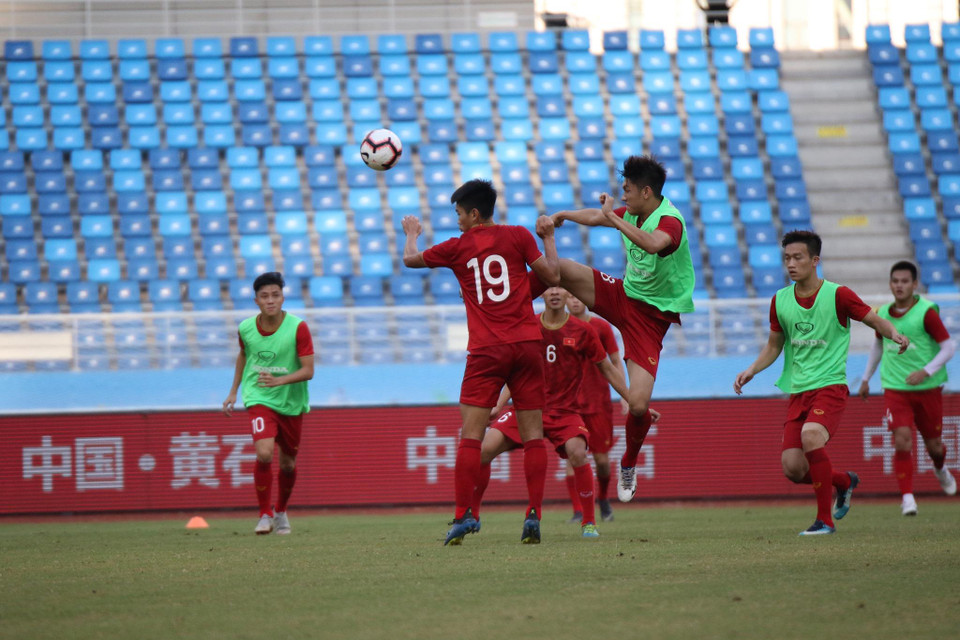 Các cầu thủ bước vào bài tập đối kháng... (Nguồn: VFF)