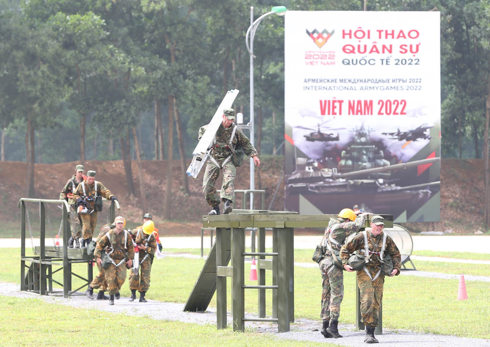 Các đội tham gia Cuộc thi “Vùng tai nạn.” (Ảnh: TTXVN phát)