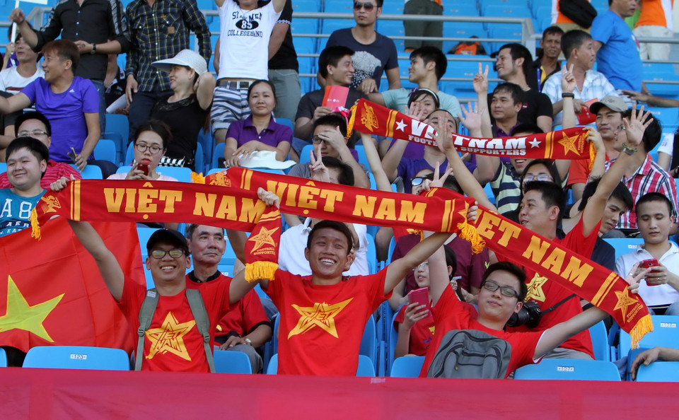 ... Niềm vui của cổ động viên Việt Nam. (Ảnh: Quốc Khánh/TTXVN)