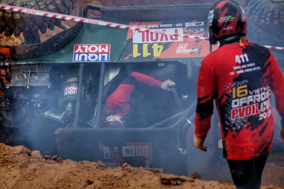 Đội 411 gặp sự cố tại đường đua số 5. (Ảnh: Tuấn Đức/TTXVN)