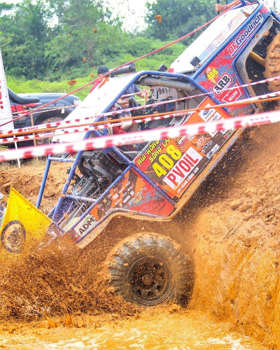 Đội 408 tranh tài ở đường đua số 5. (Ảnh: Tuấn Đức/TTXVN)