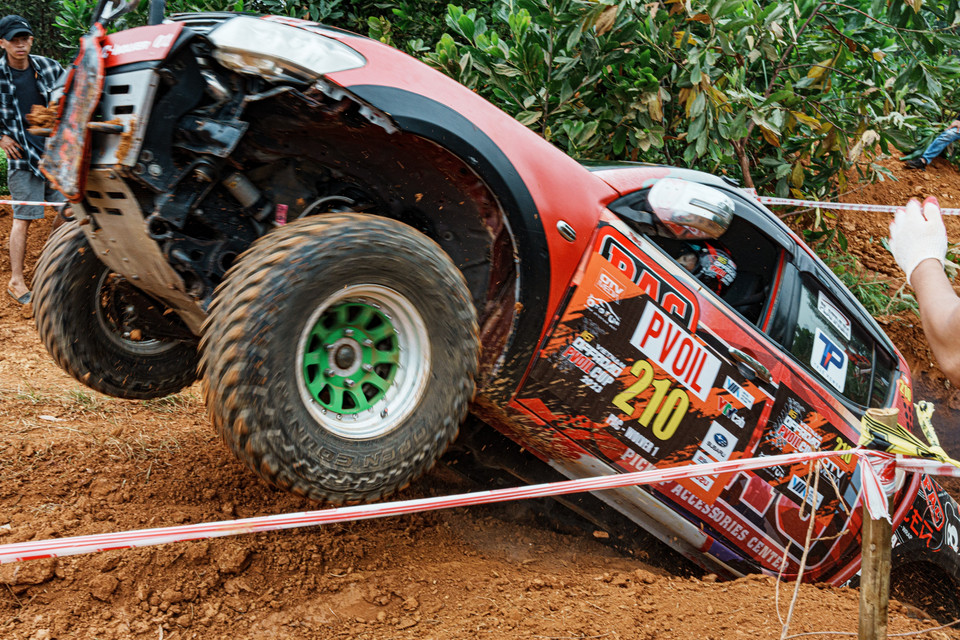 Đội 210 tranh tài tại đường đua số 9. (Ảnh: Phạm Tuấn Anh/TTXVN)