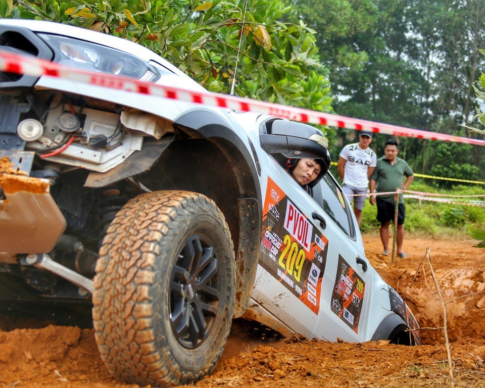 Đội 209 tranh tài ở đường đua số 9. (Ảnh: Tuấn Đức/TTXVN)