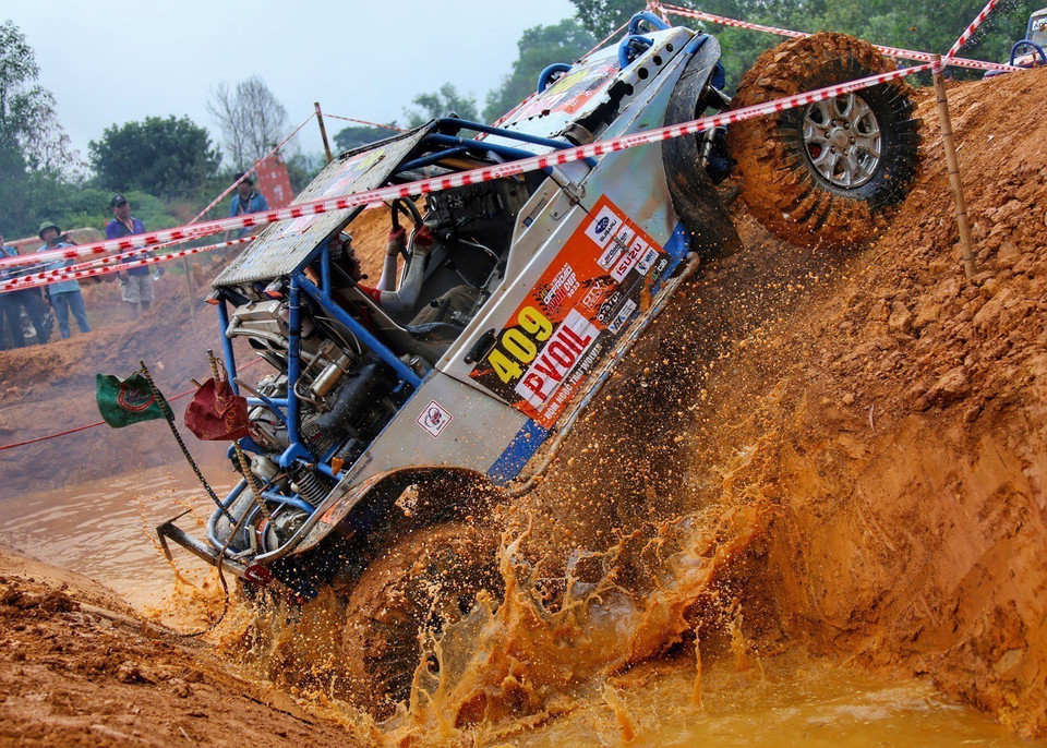 Đội 409 tranh tài ở đường đua số 5. (Ảnh: Tuấn Đức/TTXVN)