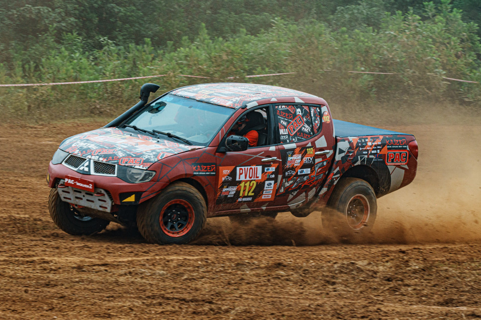 Đội 112 tranh tài tại đường đua số 7. (Ảnh: Phạm Tuấn Anh/TTXVN)