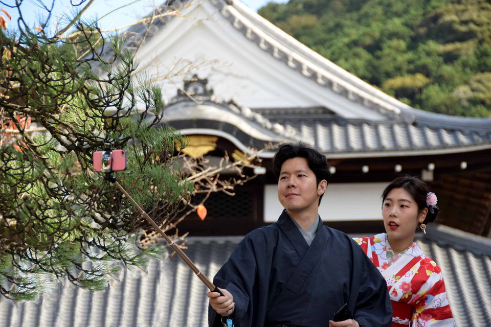 Từ nơi đây có thể nhìn về cố đô Kyoto, tận hưởng cảnh sắc thay đổi theo mùa. (Ảnh: Nguyễn Tuyến/Vietnam+)