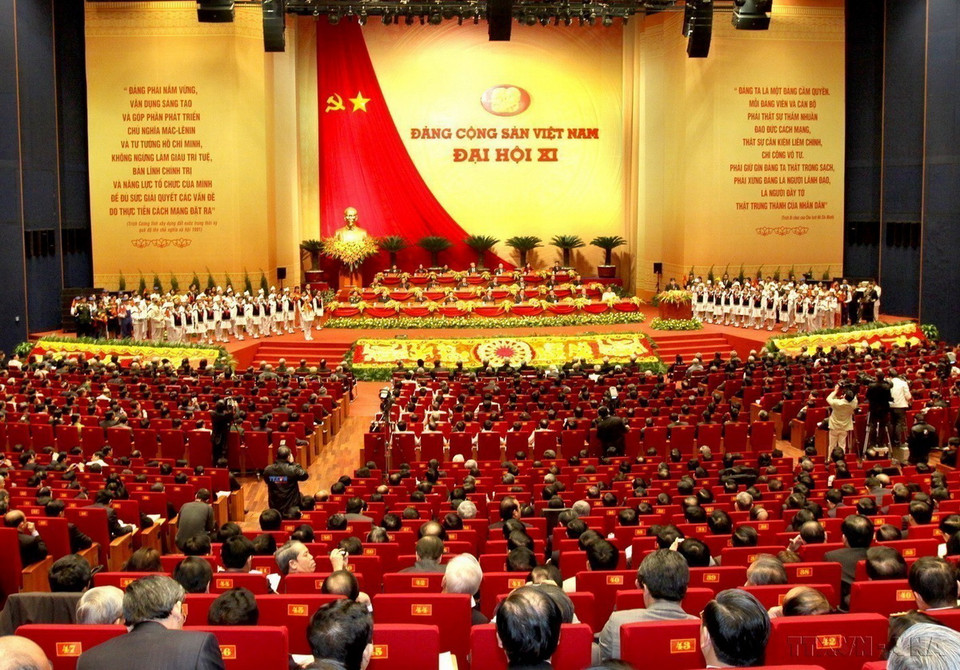 Đại hội XI của Đảng diễn ra từ ngày 11-19/1/2011 tại Hà Nội. Đại hội đã bầu Ban Chấp hành Trung ương gồm 200 đồng chí với Bộ Chính trị gồm 14 đồng chí do đồng chí Nguyễn Phú Trọng làm Tổng Bí thư. (Ảnh: Thái Bình/ TTXVN)