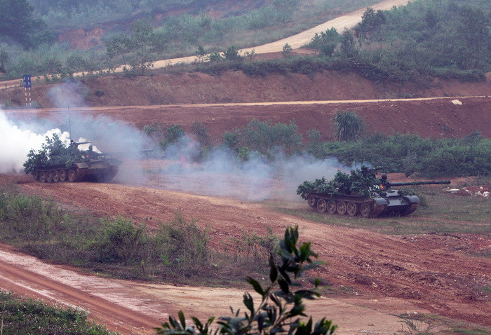 Trung đội xe tăng của Sư đoàn 301 tham gia diễn tập.(Ảnh: Trọng Đức/TTXVN)