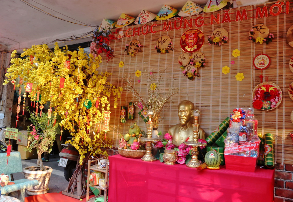Không gian Tết truyền thống tại Chung cư 47-57 Nguyễn Thái Bình (quận 1). (Ảnh: Thu Hương/TTXVN)