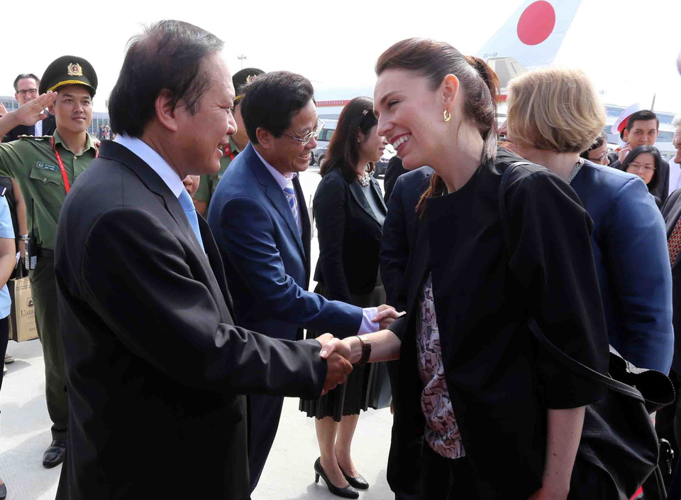 Sáng 12/11, tại Sân bay quốc tế Đà Nẵng diễn ra Lễ tiễn chính thức Thủ tướng New Zealand Jacinda Ardern cùng đoàn đại biểu cấp cao tham dự Tuần lễ Cấp cao APEC 2017. (Ảnh: TTXVN)