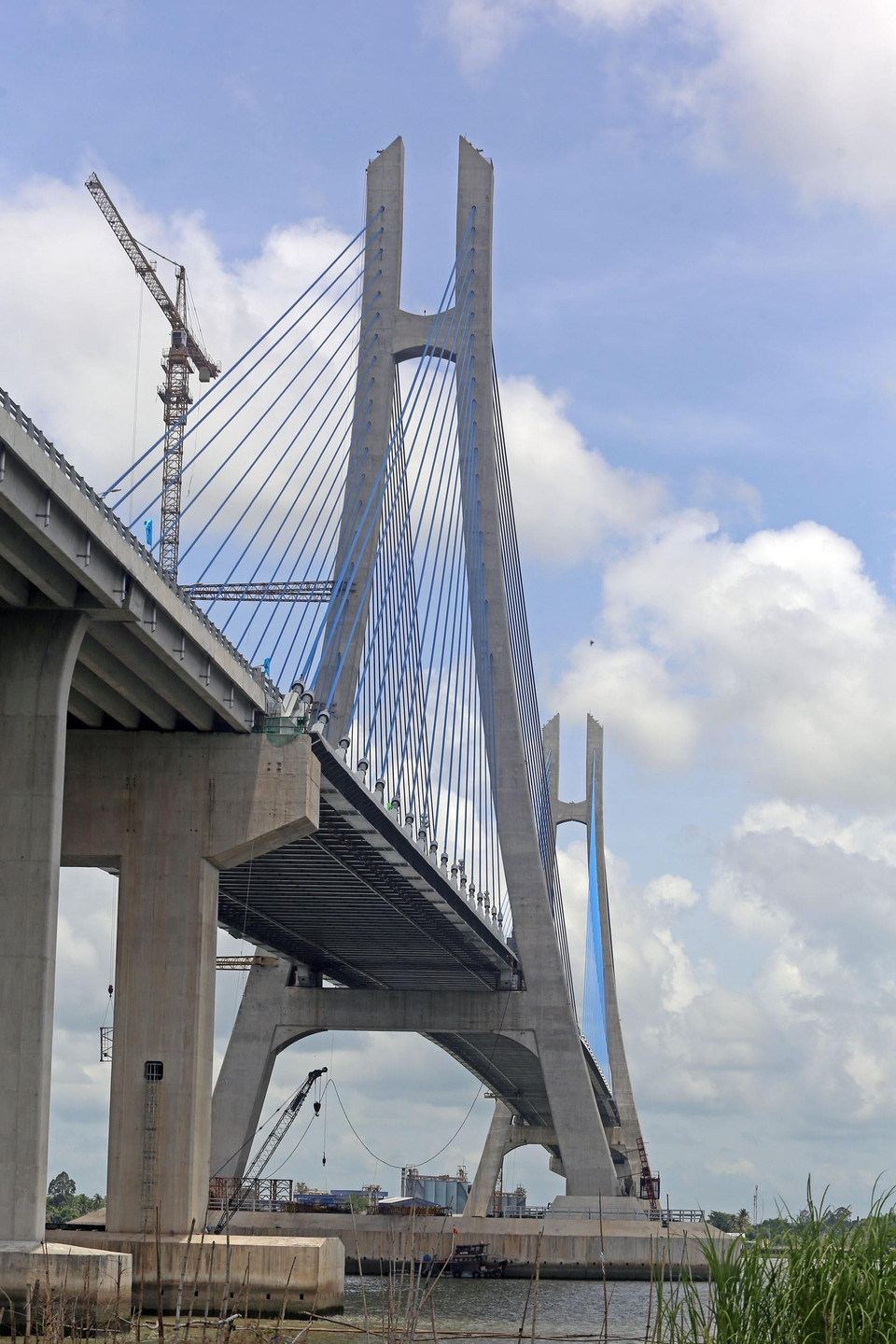 Cầu Vàm Cống nhìn từ phía huyện Lấp Vò (Đồng Tháp). (Ảnh: Huy Hùng/TTXVN)