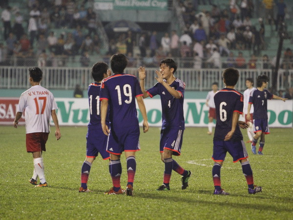 Đối thủ ghi liên tiếp 4 bàn chỉ trong nửa đầu hiệp 1. (Ảnh: Minh Chiến/Vietnam+)