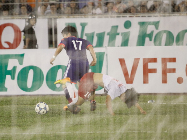 Bàn thua sớm khiến đội tuyển buộc phải dồn lên tấn công. (Ảnh: Minh Chiến/Vietnam+)