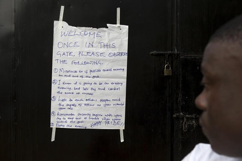 Sau cuộc diễu hành công khai, sự kiện tiếp tục được tổ chức tại một khu vực bí mật trong một tòa nhà. Có những chỉ dẫn và cảnh báo người tham gia không nên gây quá nhiều sự chú ý để tránh những hậu quả đáng tiếc. (Nguồn: Reuters)