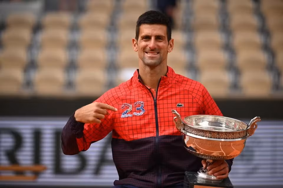 Thành tích này giúp Djokovic vượt qua Rafael Nadal để trở thành tay vợt đầu tiên giành được 23 danh hiệu Grand Slam trong sự nghiệp. (Nguồn: FFT)